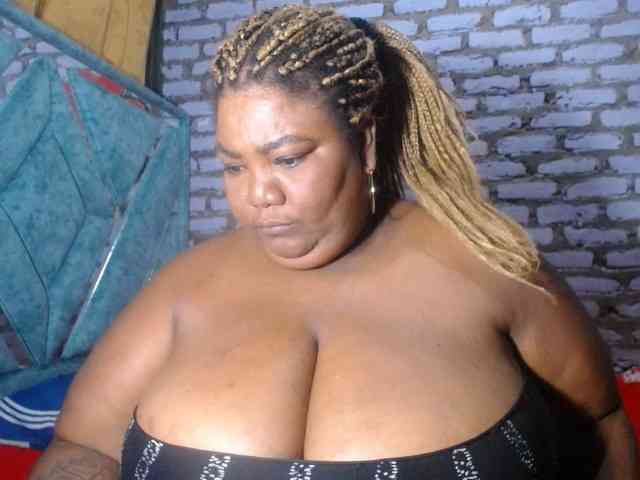 bustyboobsxxll webcam