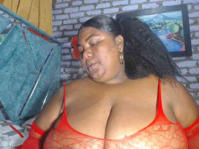bustyboobsxxll webcam