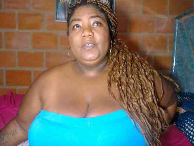 bustyboobsxxll webcam