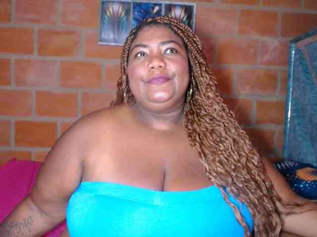 bustyboobsxxll webcam