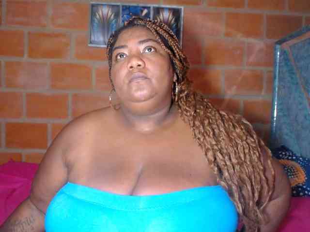 bustyboobsxxll webcam