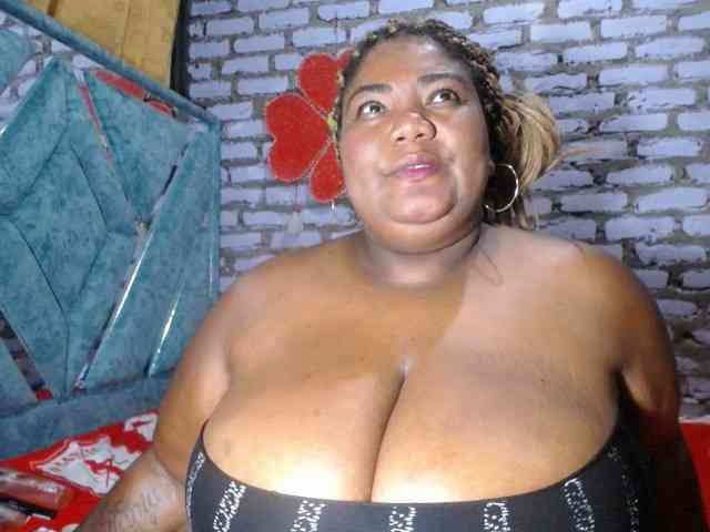 bustyboobsxxll webcam