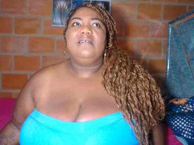 bustyboobsxxll webcam