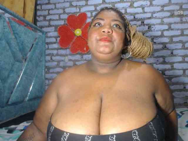 bustyboobsxxll webcam