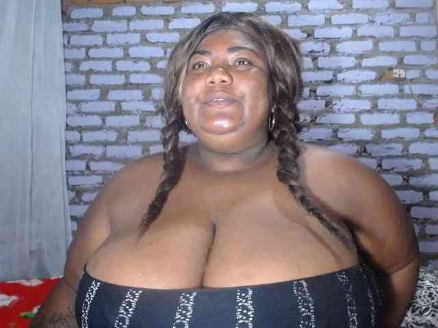 bustyboobsxxll webcam