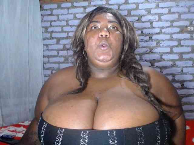 bustyboobsxxll webcam