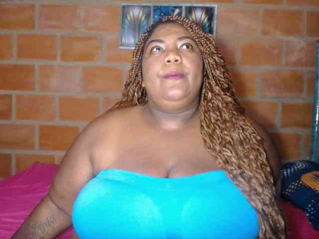 bustyboobsxxll webcam