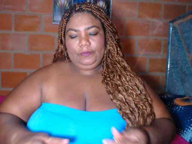 bustyboobsxxll webcam