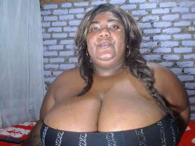 bustyboobsxxll webcam