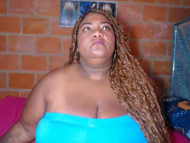 bustyboobsxxll webcam