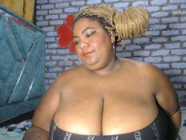 bustyboobsxxll webcam