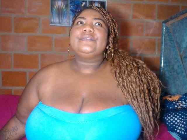 bustyboobsxxll webcam