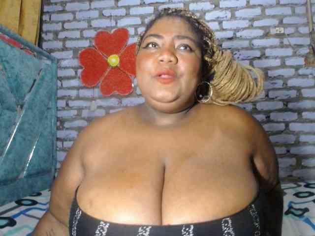 bustyboobsxxll webcam