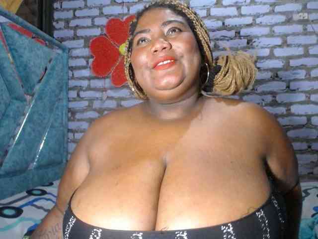 bustyboobsxxll webcam