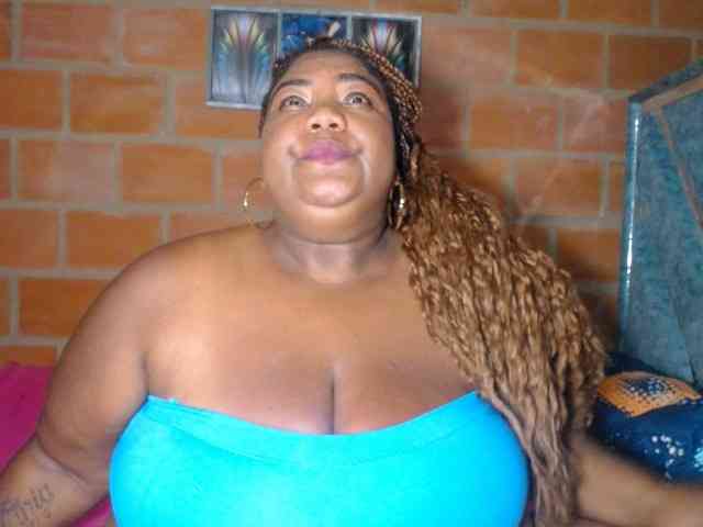 bustyboobsxxll webcam