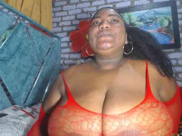 bustyboobsxxll webcam