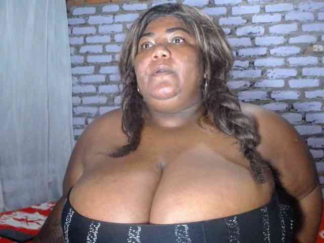 bustyboobsxxll webcam