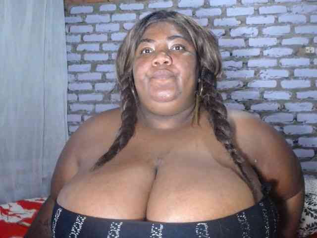 bustyboobsxxll webcam