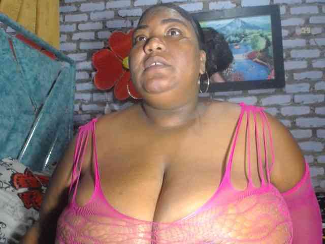 bustyboobsxxll webcam