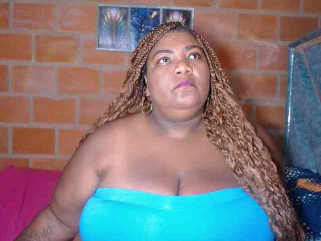 bustyboobsxxll webcam