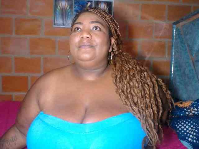 bustyboobsxxll webcam