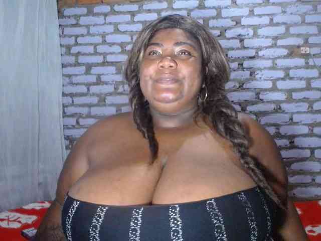 bustyboobsxxll webcam