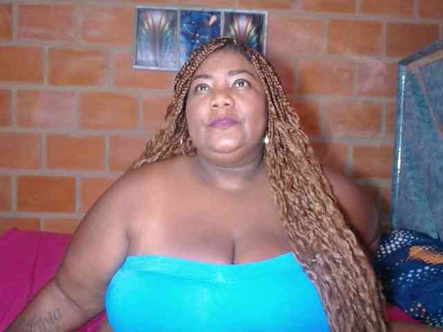 bustyboobsxxll webcam