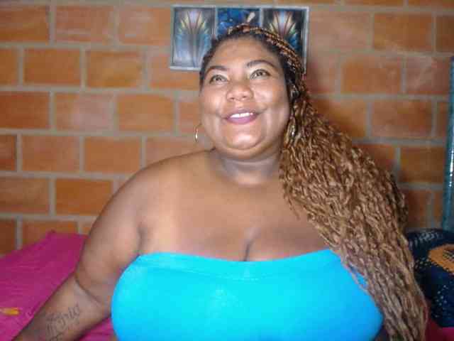 bustyboobsxxll webcam