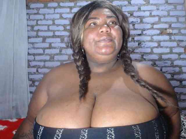 bustyboobsxxll webcam