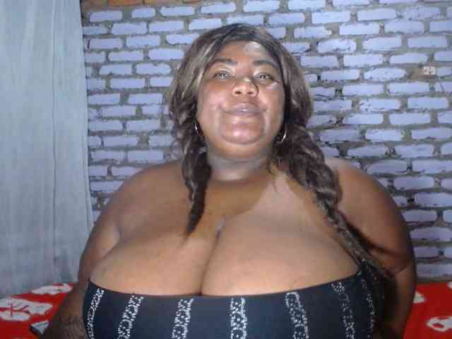 bustyboobsxxll webcam