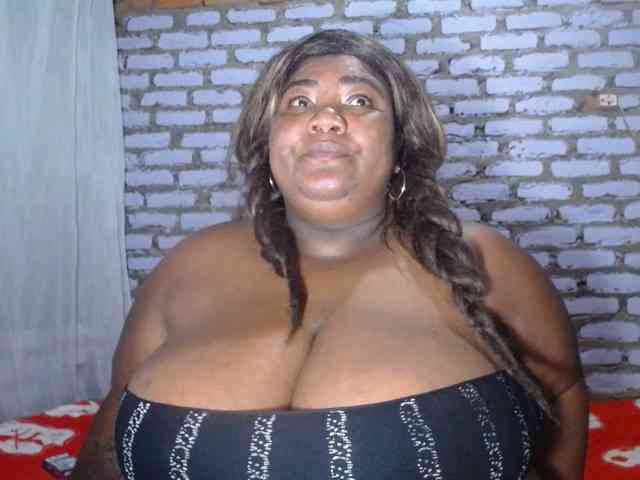 bustyboobsxxll webcam