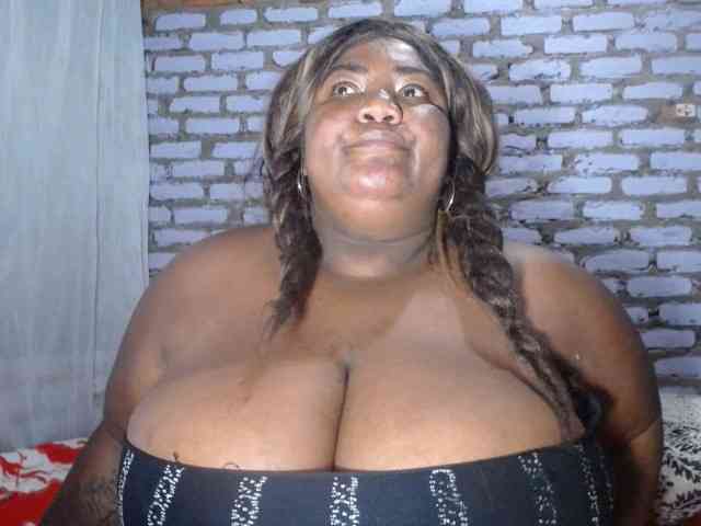 bustyboobsxxll webcam
