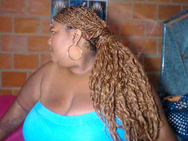 bustyboobsxxll webcam