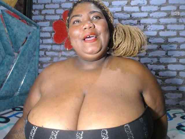 bustyboobsxxll webcam