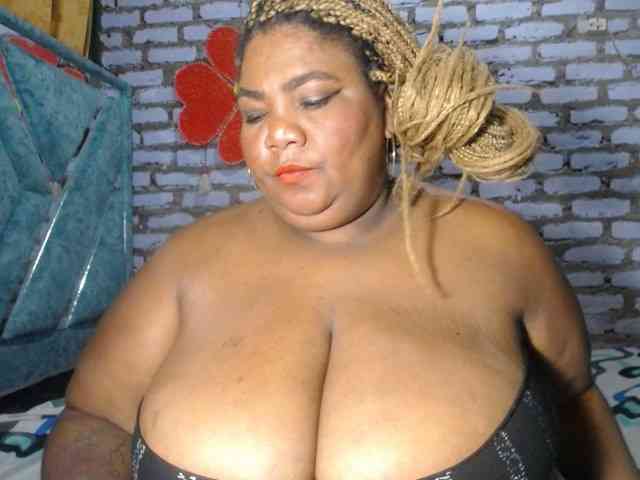 bustyboobsxxll webcam