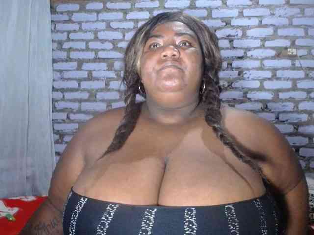 bustyboobsxxll webcam