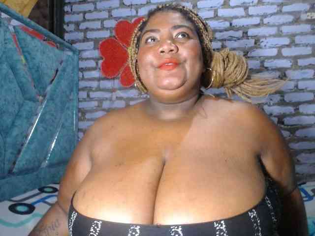 bustyboobsxxll webcam