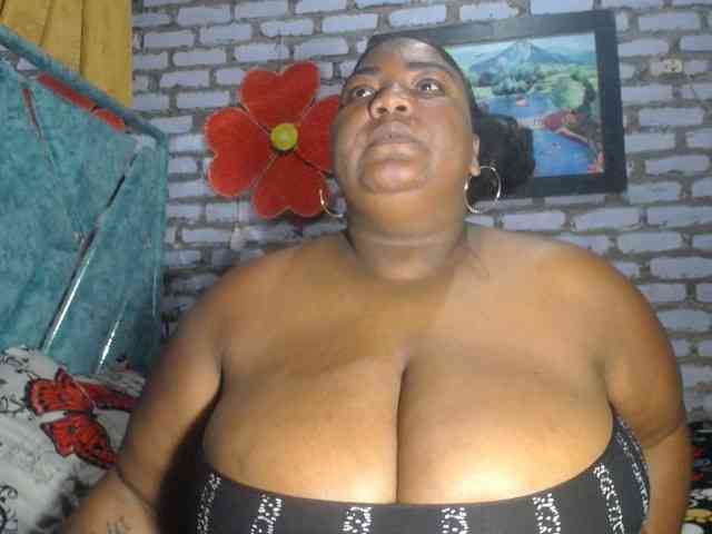 bustyboobsxxll webcam