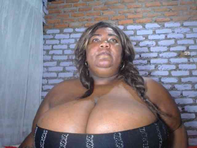 bustyboobsxxll webcam
