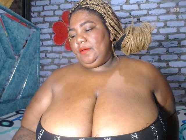 bustyboobsxxll webcam