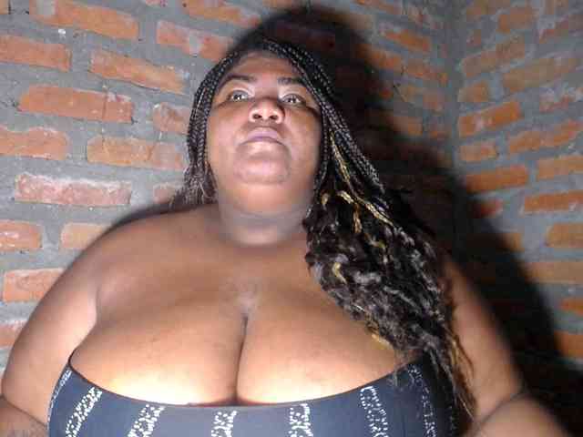 bustyboobsxxll webcam