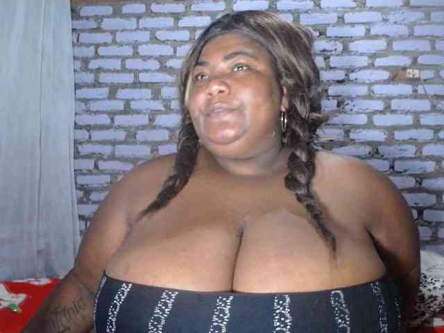 bustyboobsxxll webcam