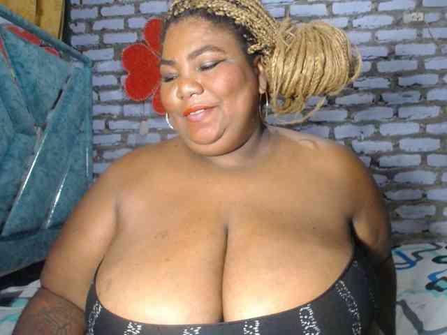 bustyboobsxxll webcam