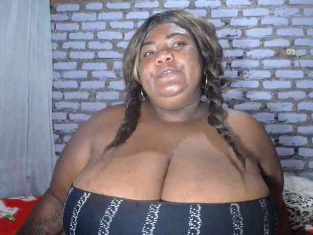 bustyboobsxxll webcam