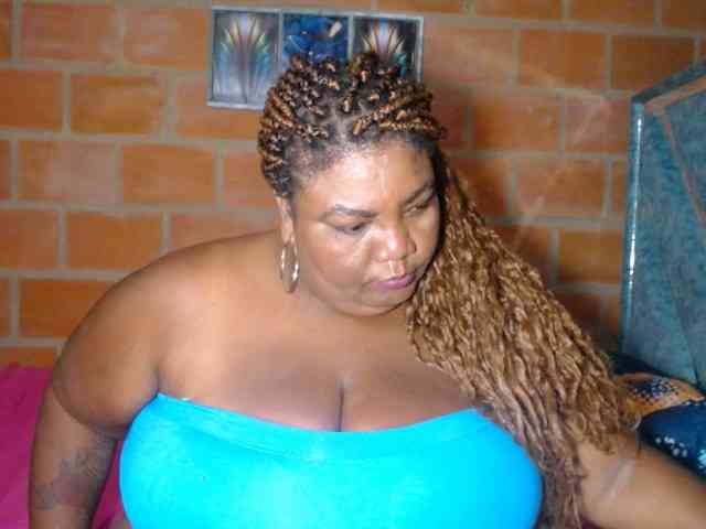 bustyboobsxxll webcam