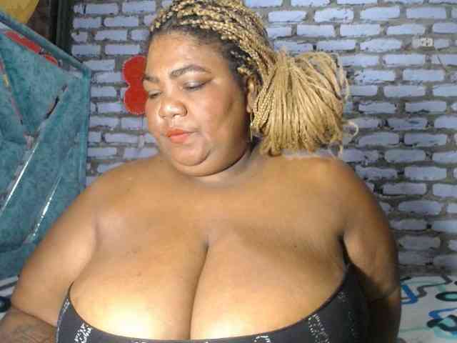 bustyboobsxxll webcam