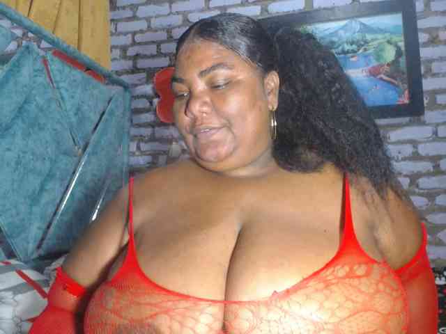 bustyboobsxxll webcam