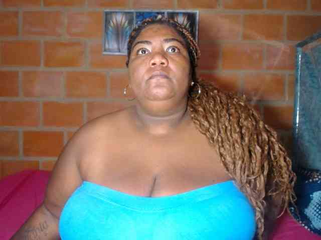 bustyboobsxxll webcam