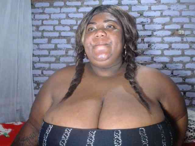 bustyboobsxxll webcam