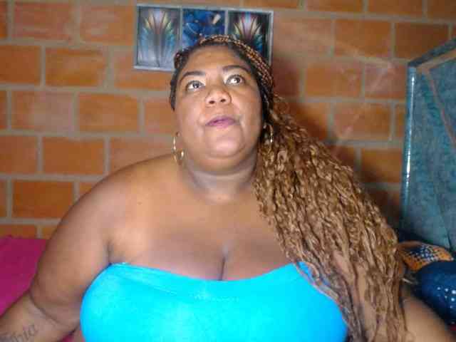 bustyboobsxxll webcam